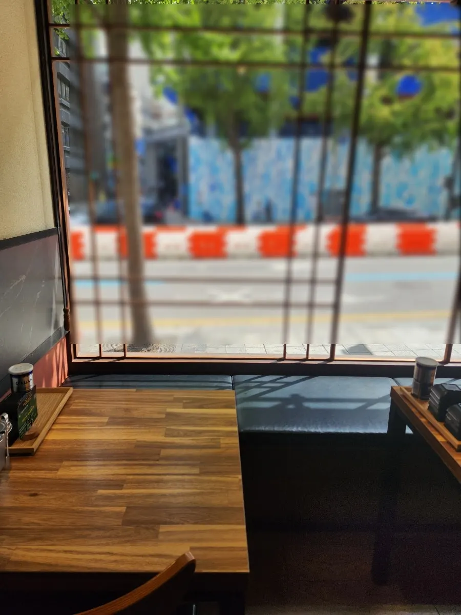 멘츠루 시청점 1층 내부 좌석