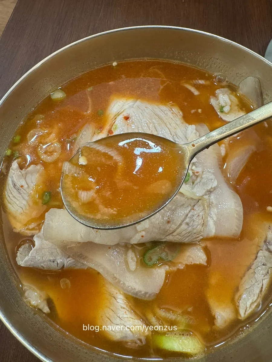 열곰탕 속 부드러운 돼지고기