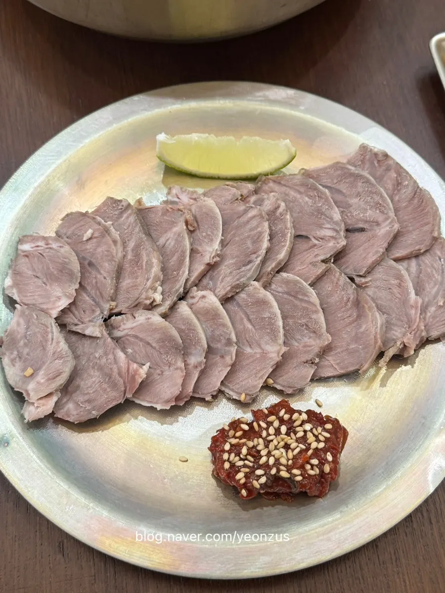 곰탕과 함께 먹는 배추만두