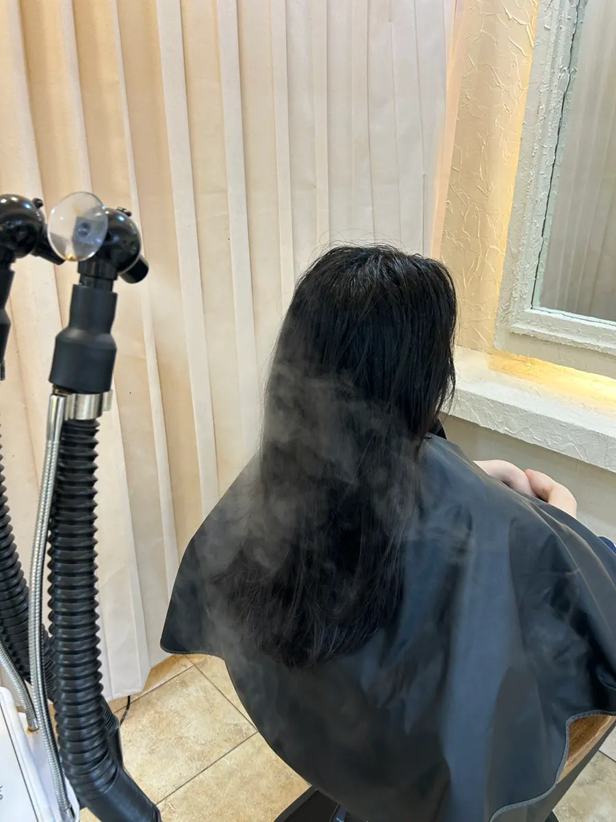 염색 전 건조한 모발에 미스트 진행