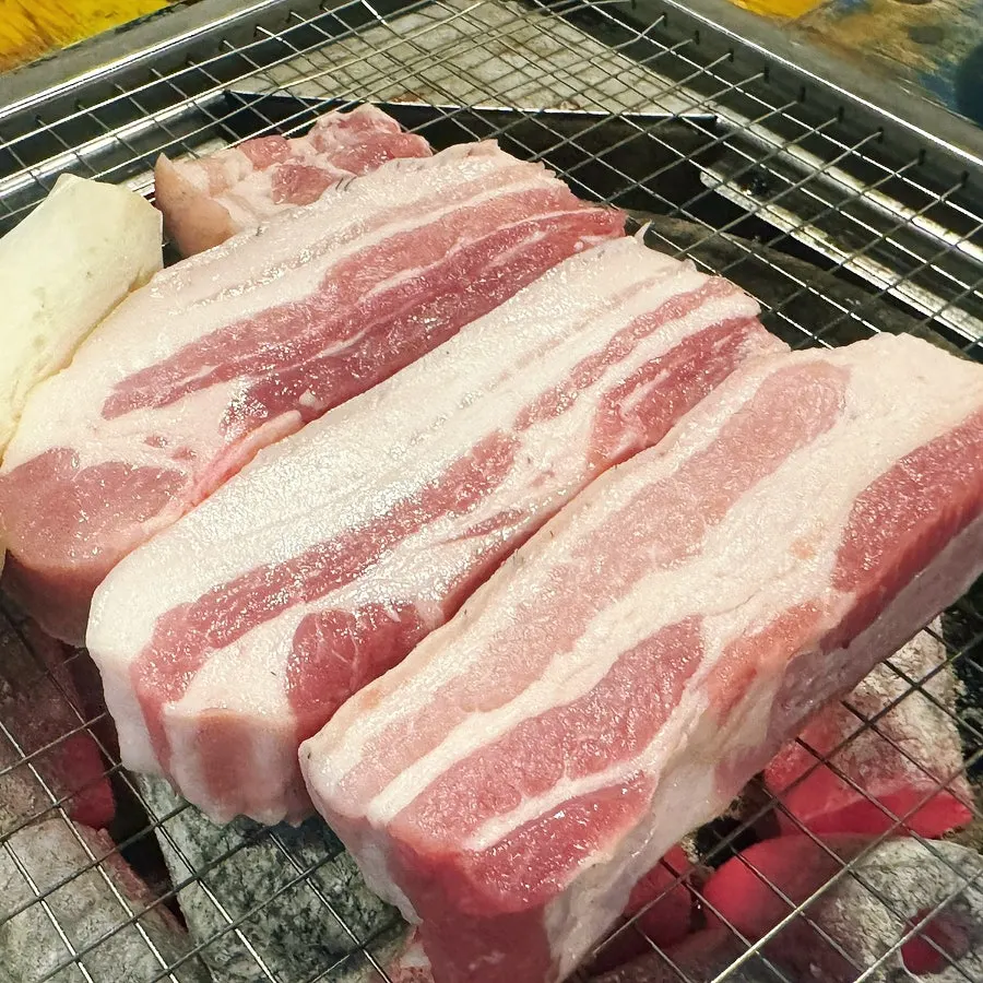 주문한 오미자숙성 광개토흑돼지 오겹살 생고기