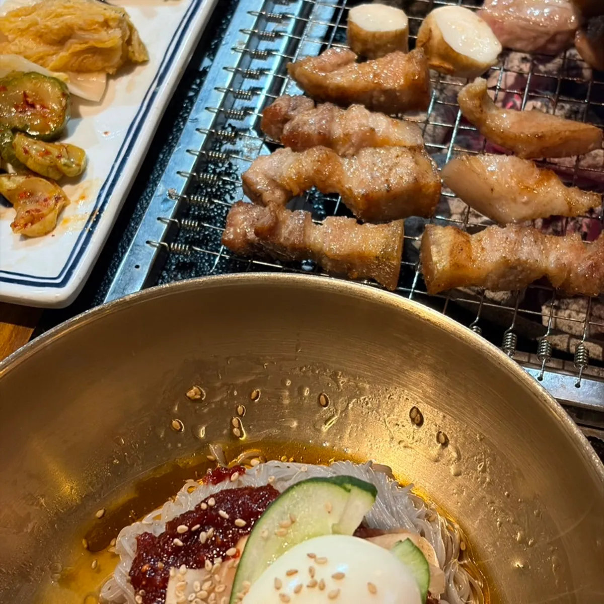육통령 명동본점 오겹살 상차림
