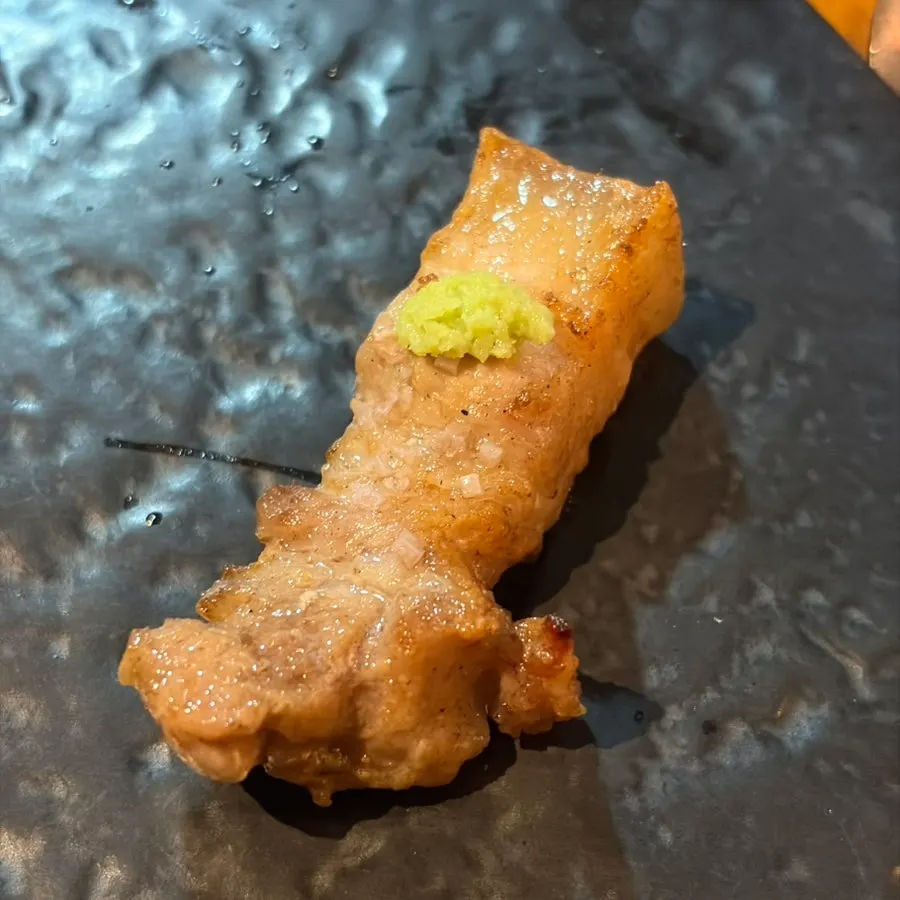 와사비와 순태젓을 올린 오겹살