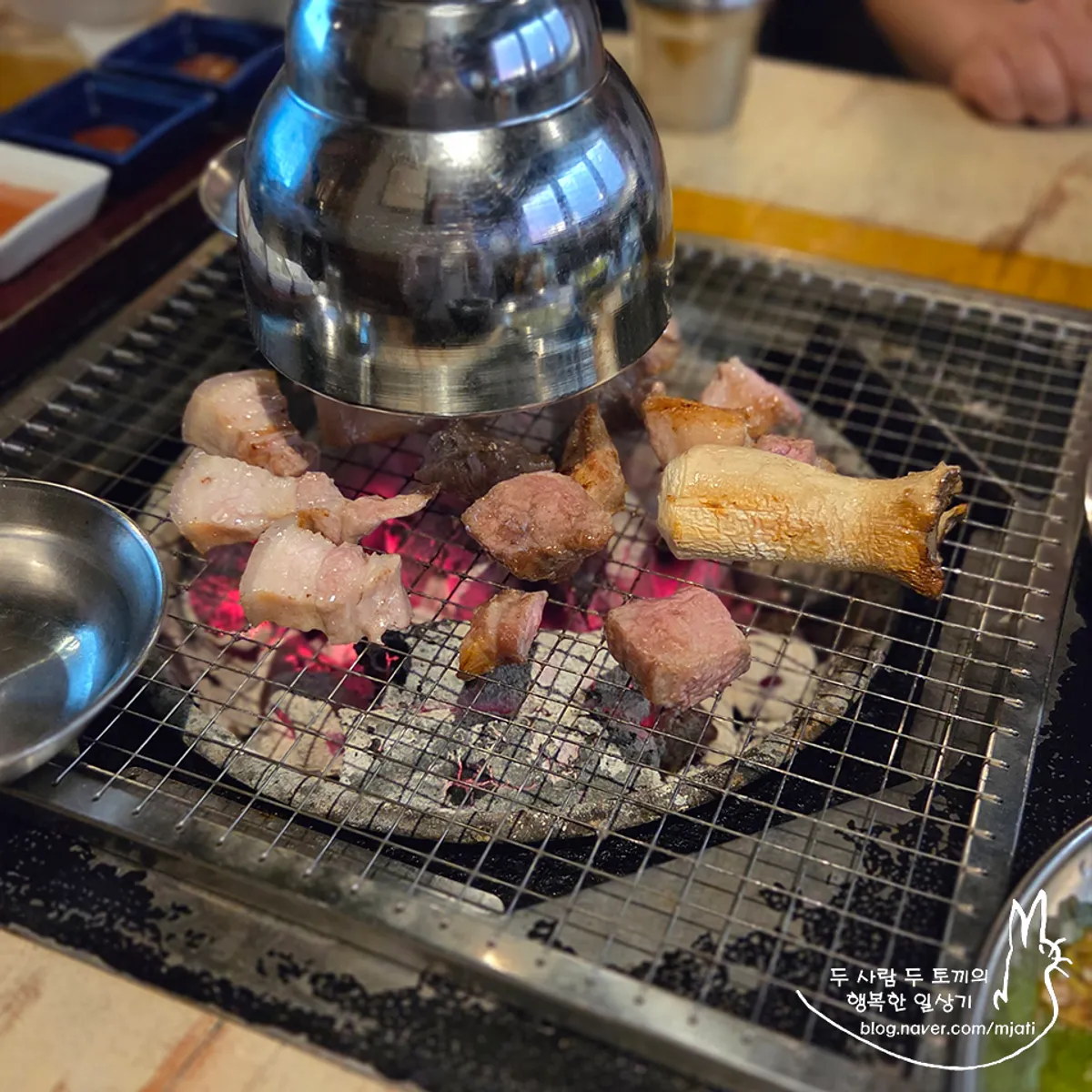 Charcoal-grilled pork belly eaten at Yuktongnyeong Myeongdong Main Branch
