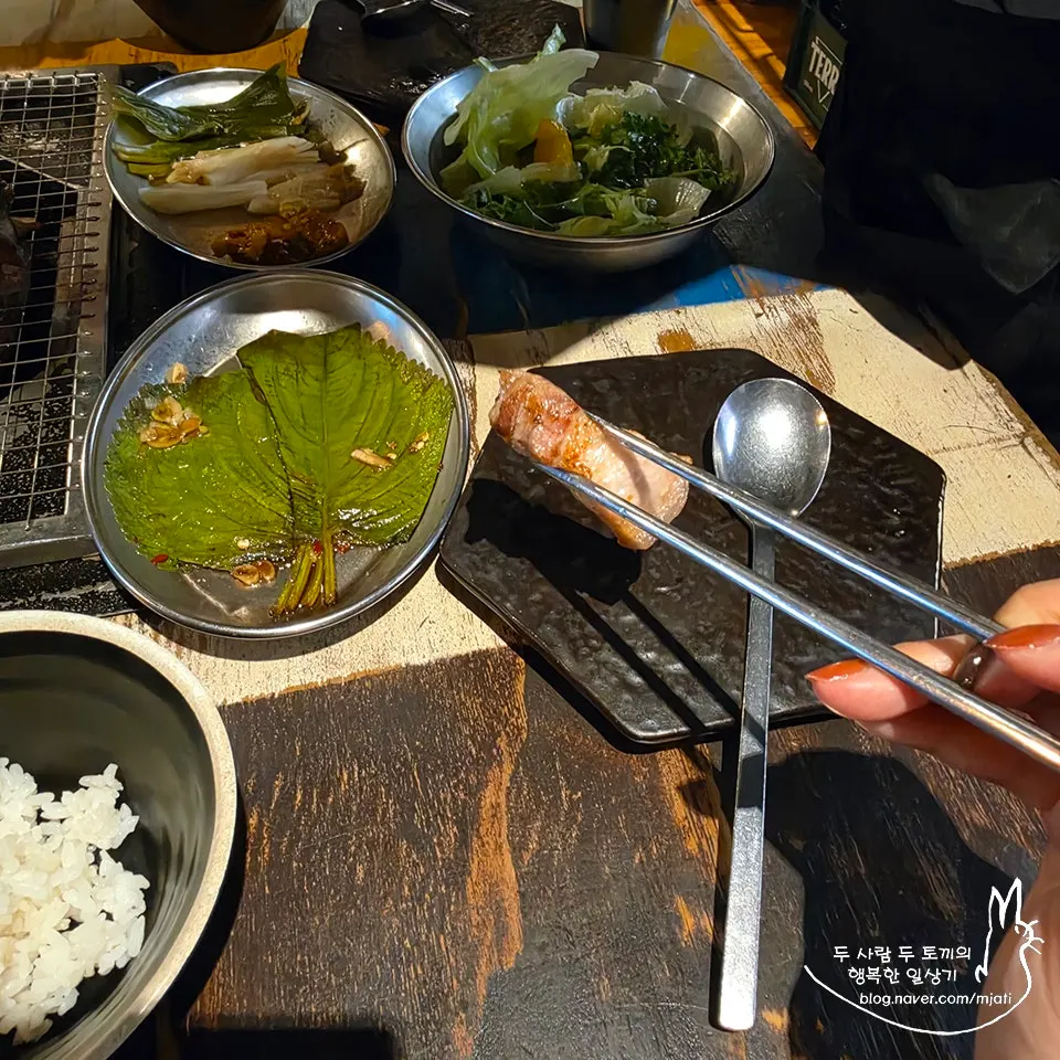 Finished shot of the meat with charcoal aroma