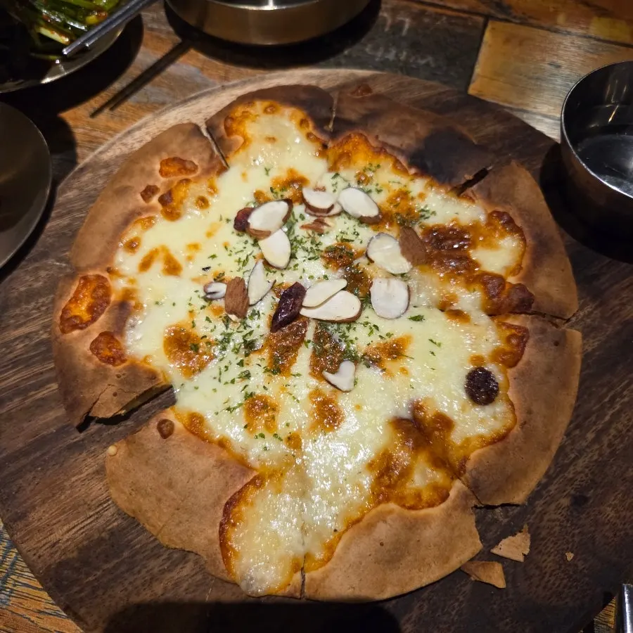 An empty, completely finished jokbal plate