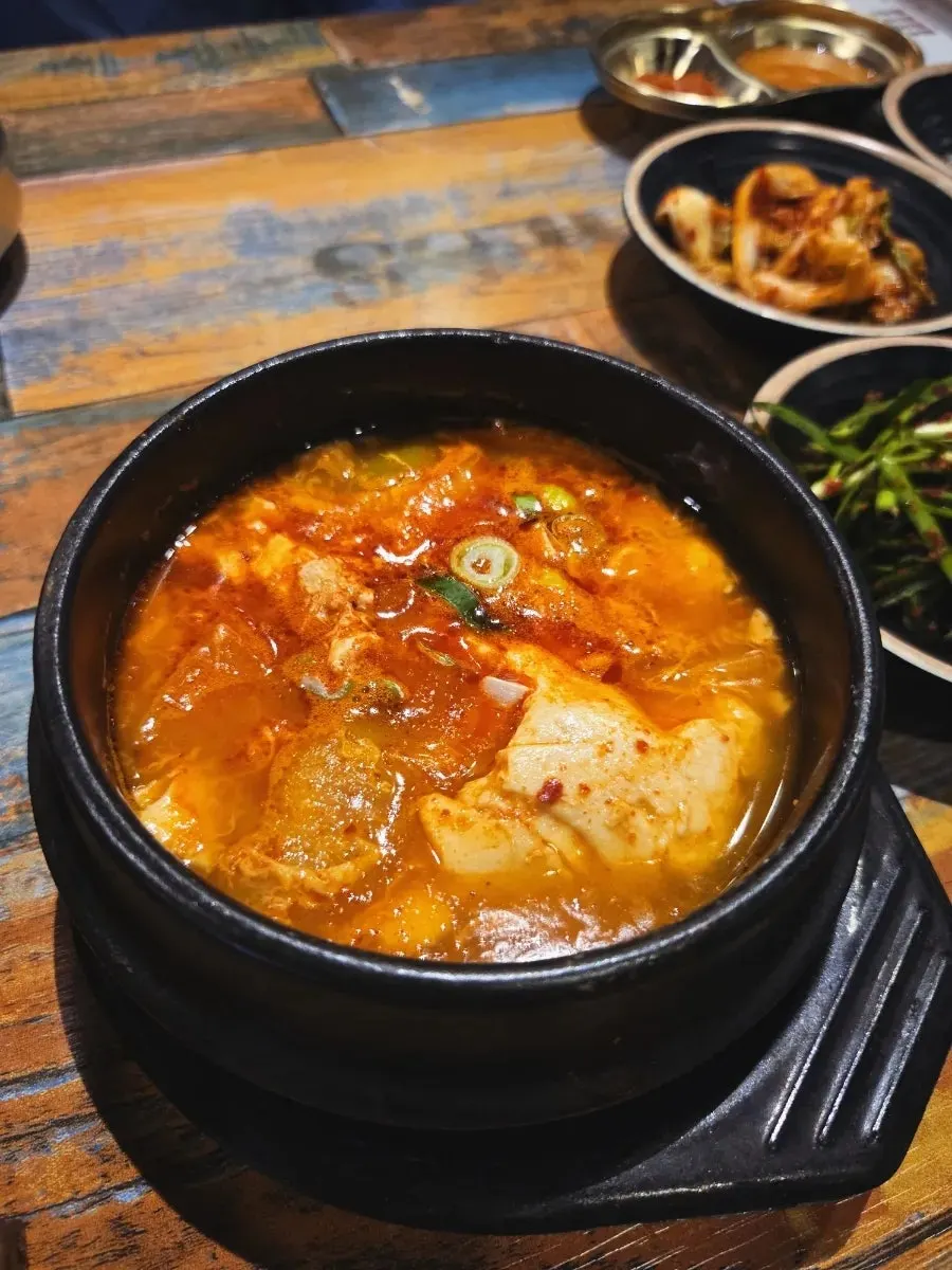 서비스로 나온 순두부찌개