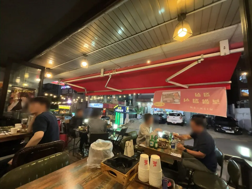Outdoor terrace seating at Iseon Hwaduk Jokbal Bossam Myeongil Branch