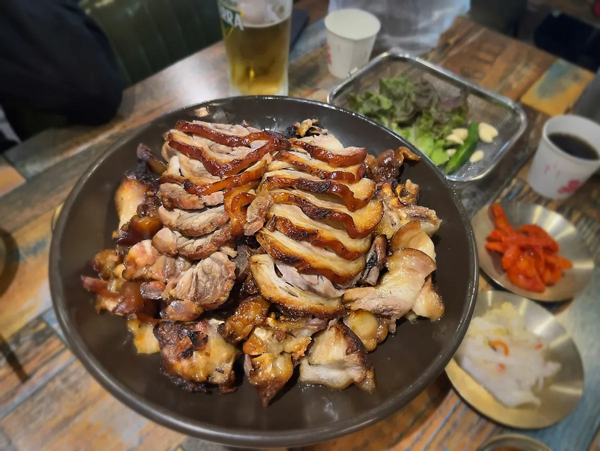 Whole-leg jokbal platter, large front leg, 55,000 won spread
