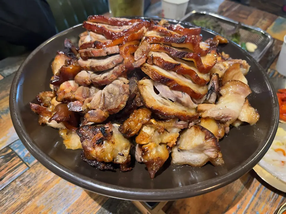 Cross-section of glistening wood-fired jokbal