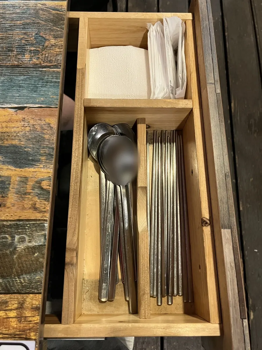 Utensils and tissues set on the table