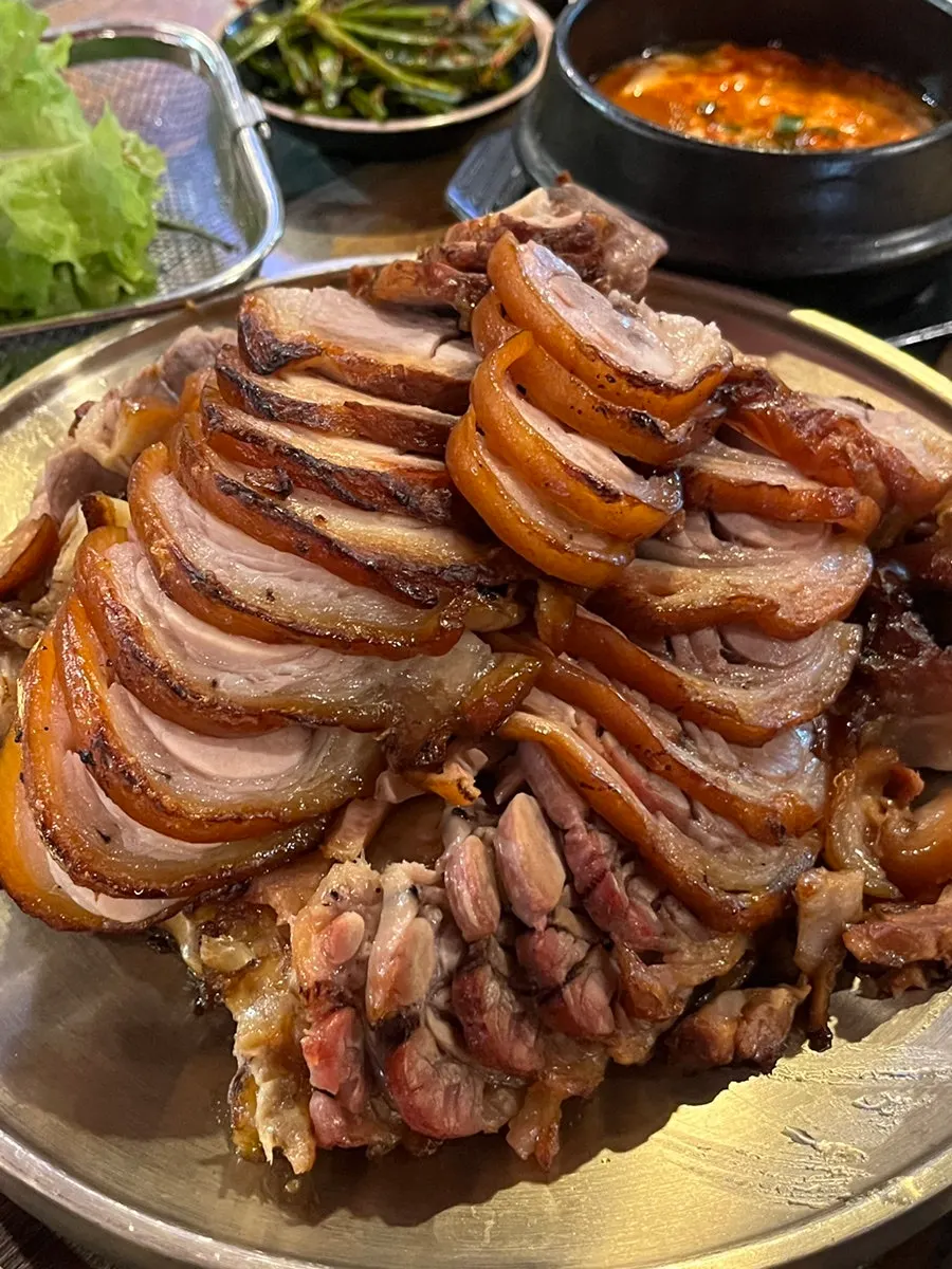 A plate of large wood-fired jokbal, front leg