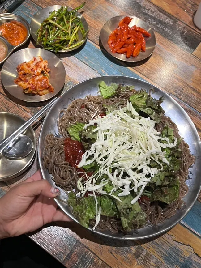 A generous serving of spicy-tangy makguksu