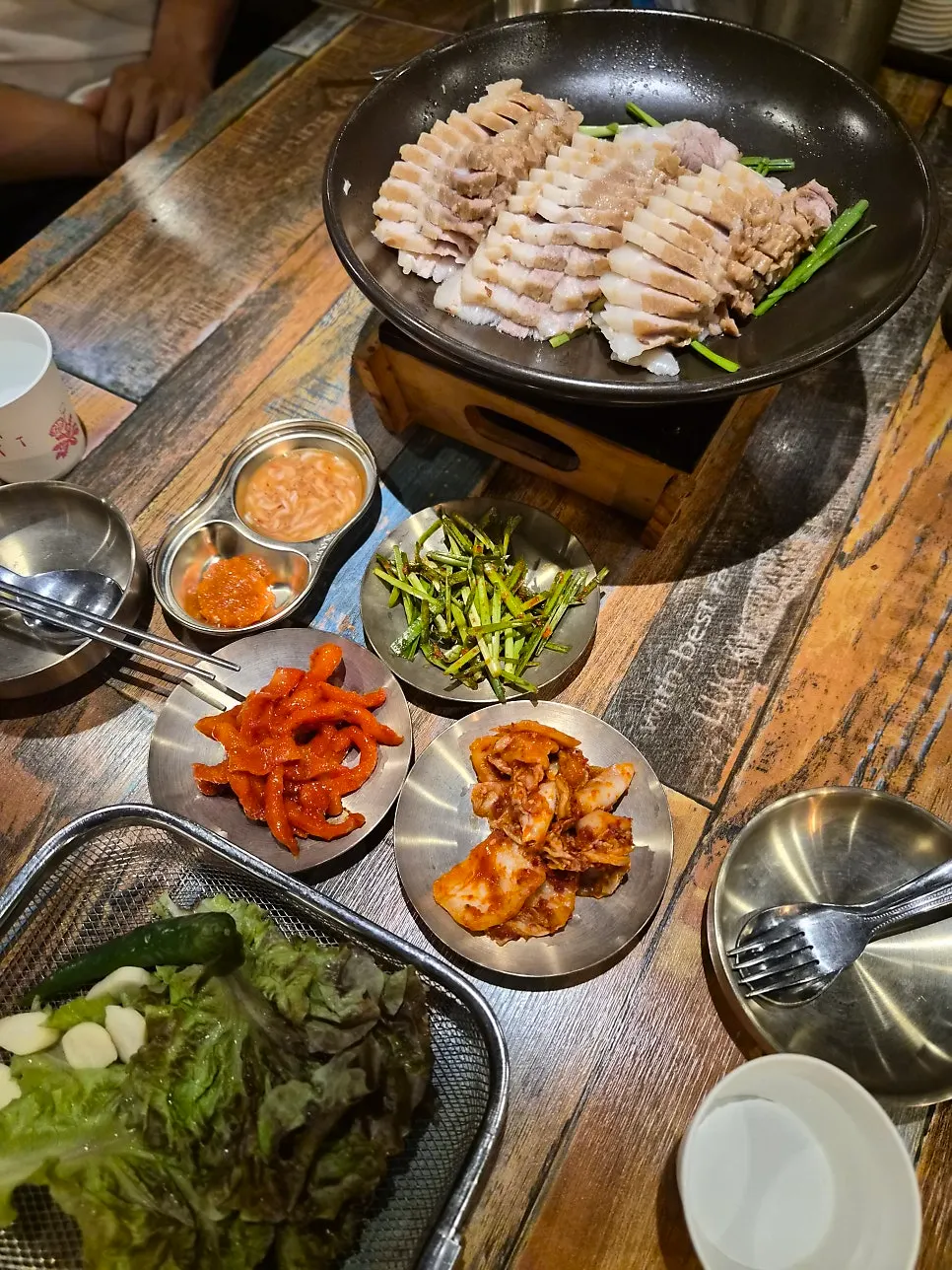 Medium bossam served at the table