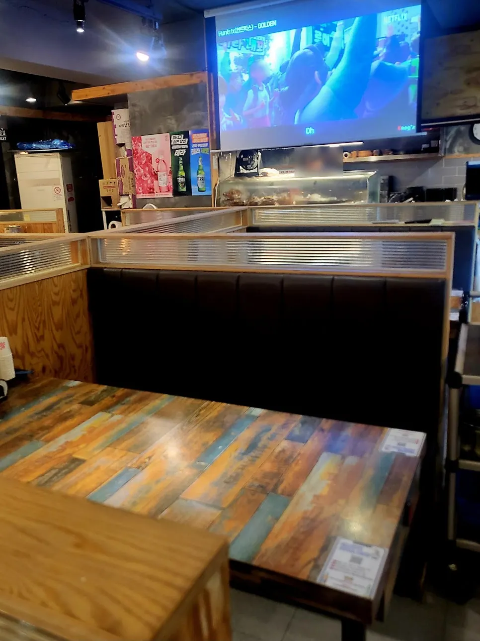 Tables and group seating area at Iseon Hwaduk Jokbal Bossam Myeongil Branch
