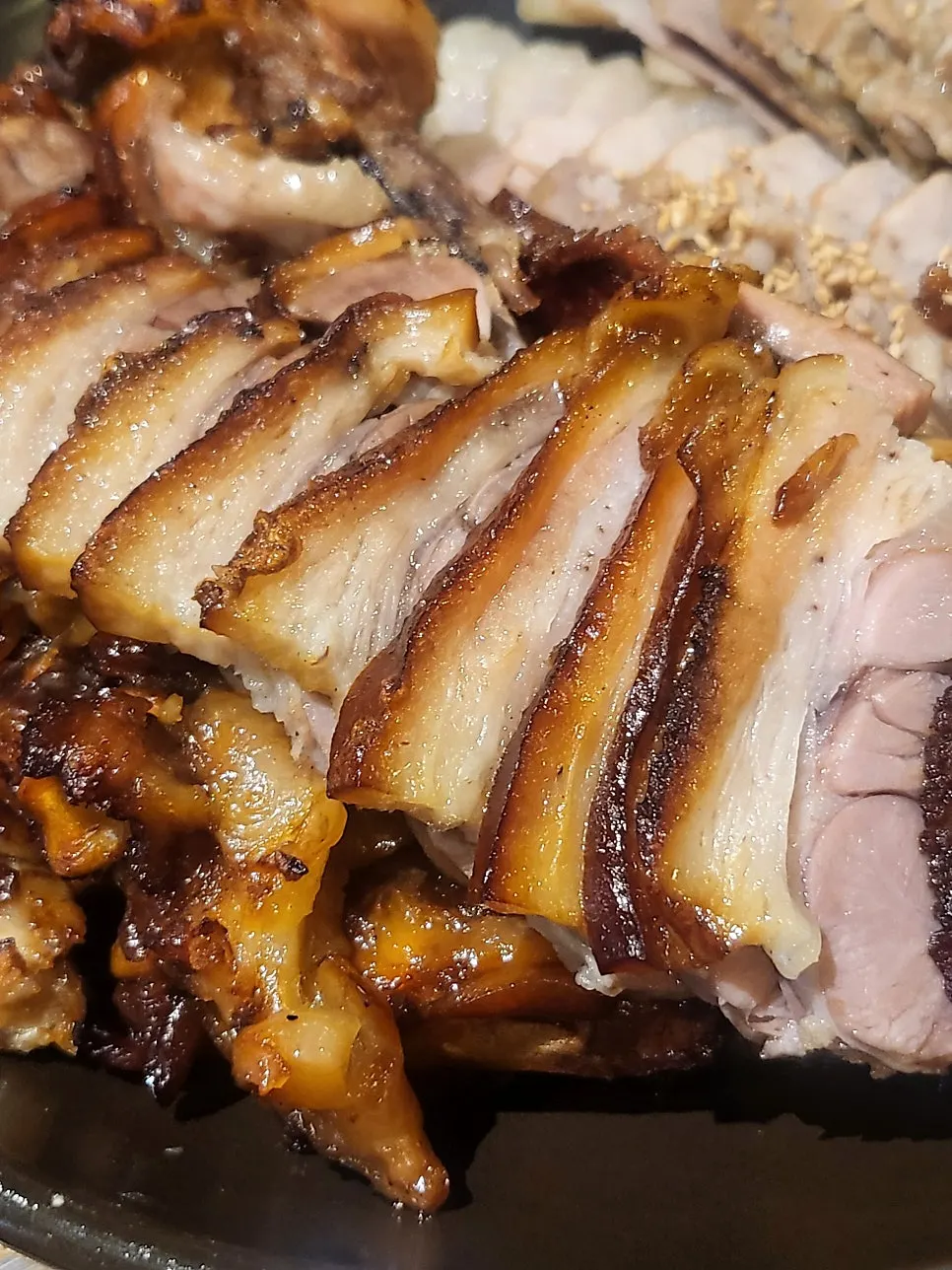 Wood-fired jokbal roasted golden-brown