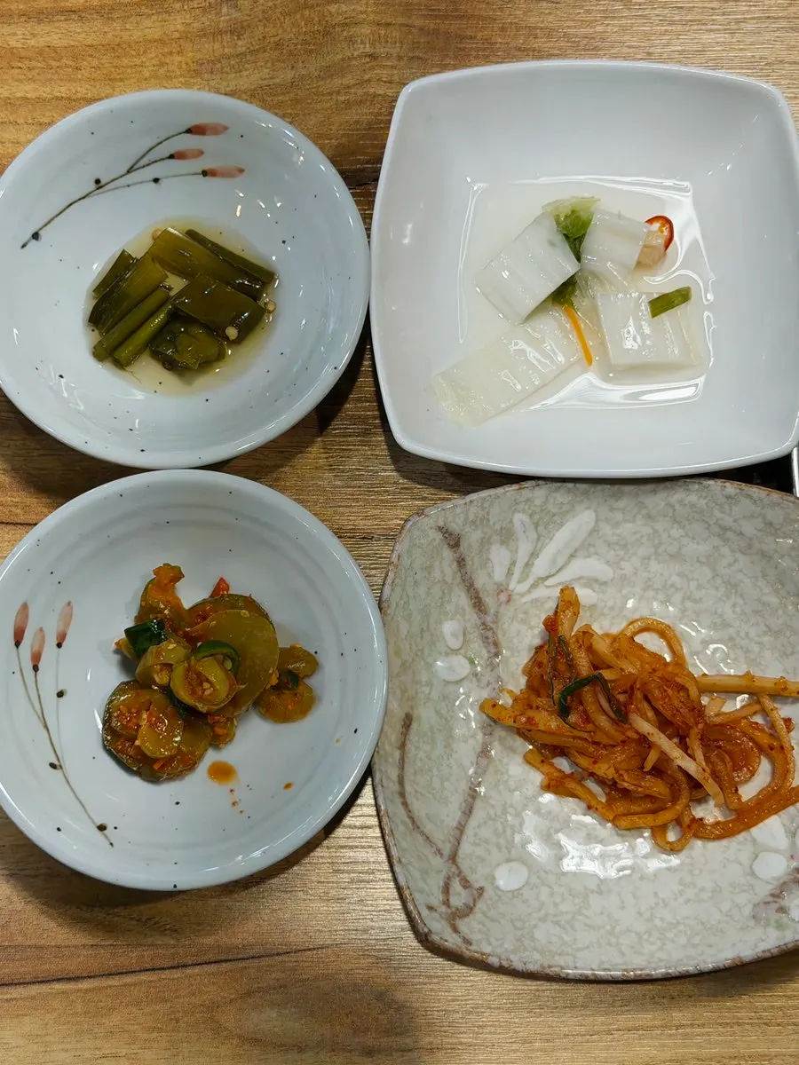 Salad included in Myeongimong's basic side dishes