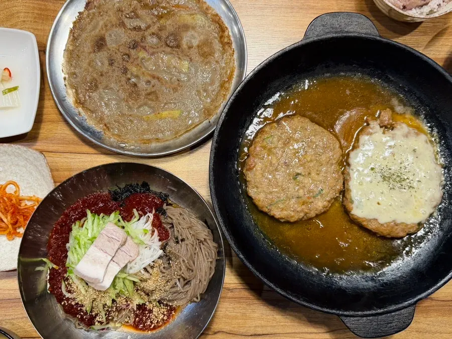 Overview of the self-serve side dish corner
