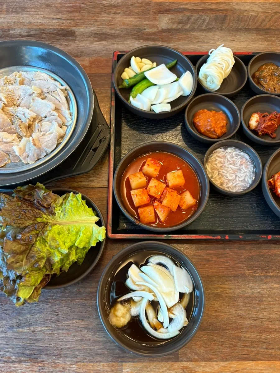 A plate of sampler suyuk