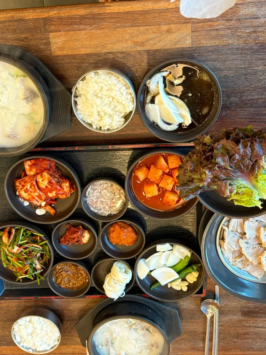 A generously filled bowl of sundae gukbap