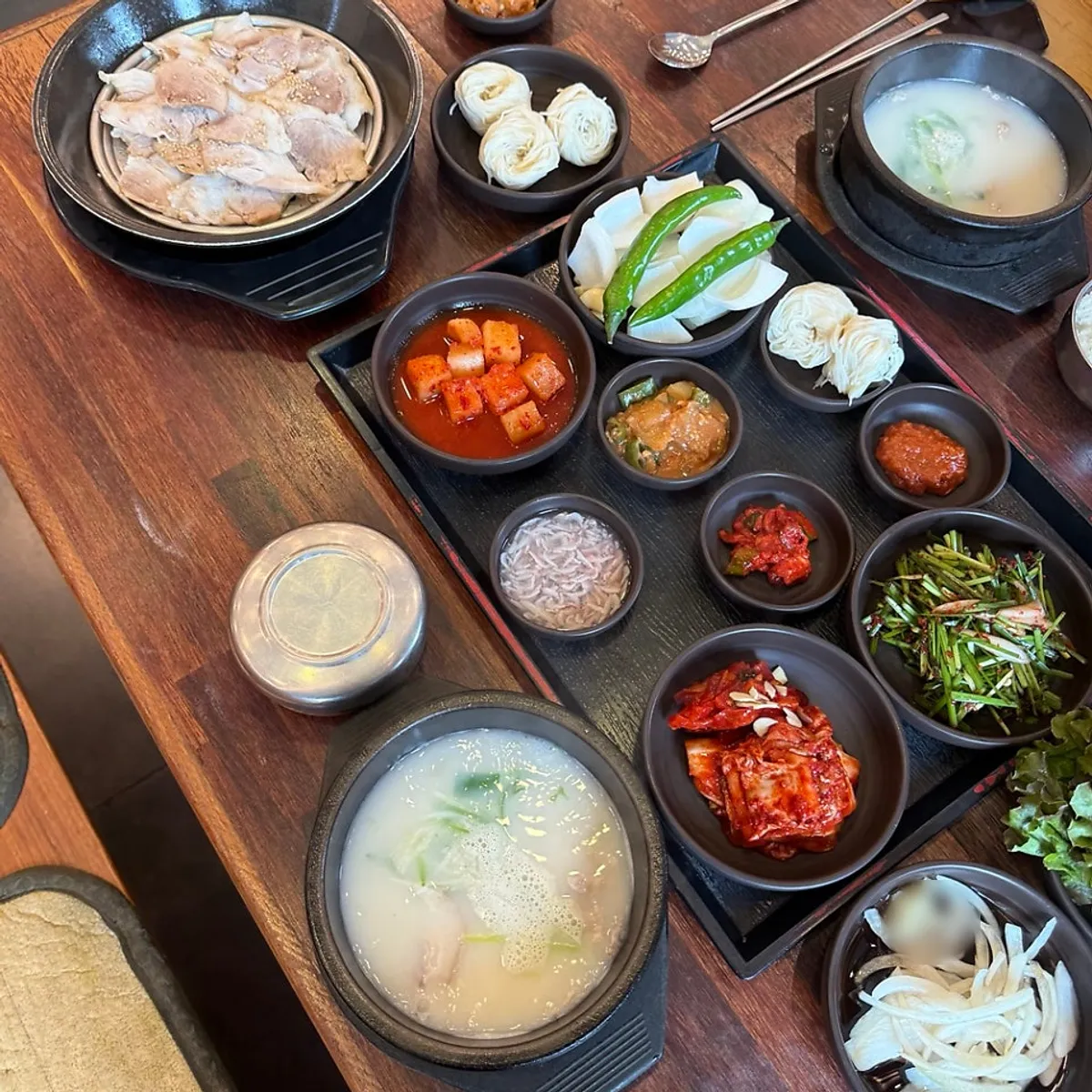 명인돼지국밥 수육백반 상차림 대표 사진