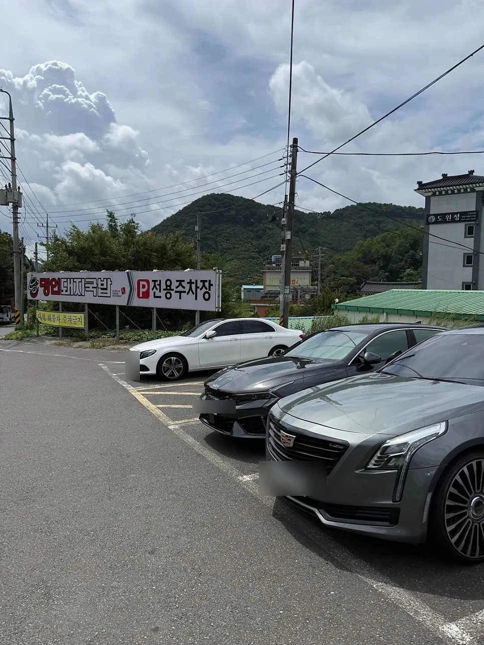 명인돼지국밥 매장 앞 무료 주차 공간