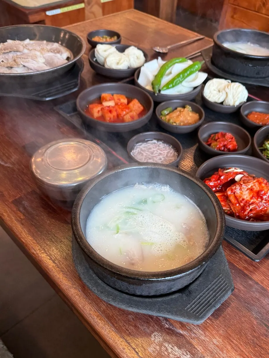 펄펄 끓는 뚝배기 국물