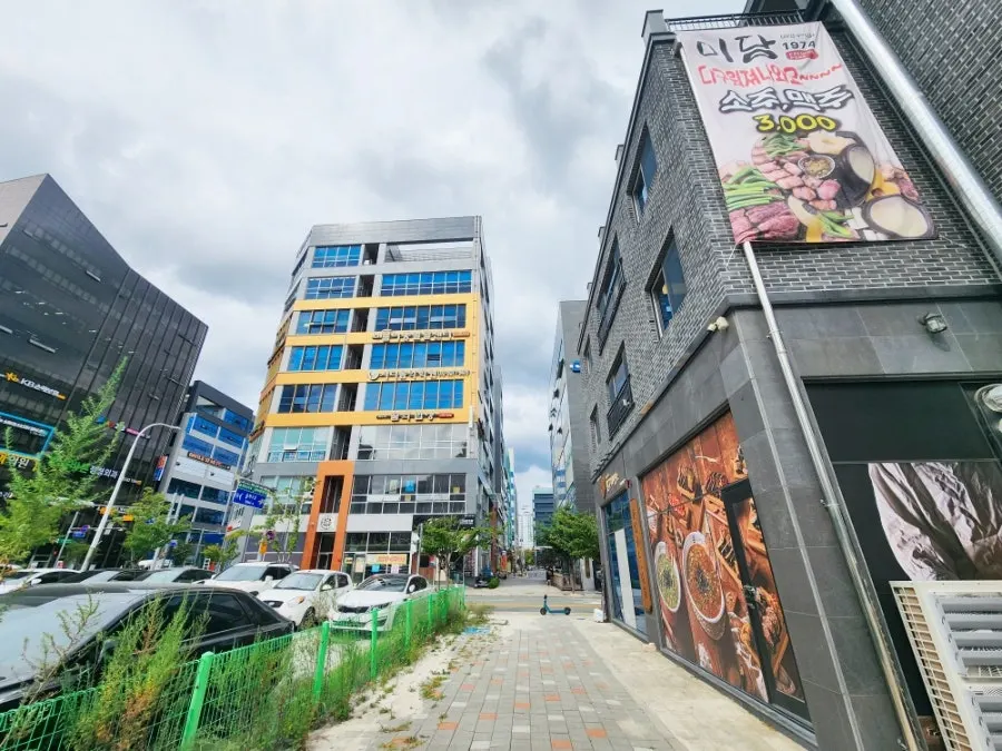 Public parking lot near Myeongji Cheotjip Jangyu Yulha Branch