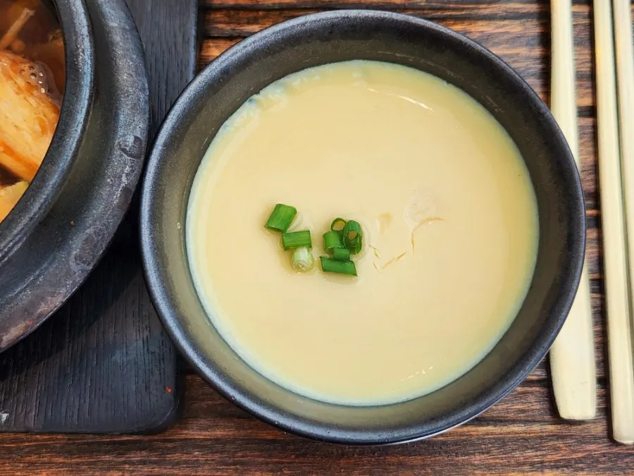 Pudding-soft steamed egg