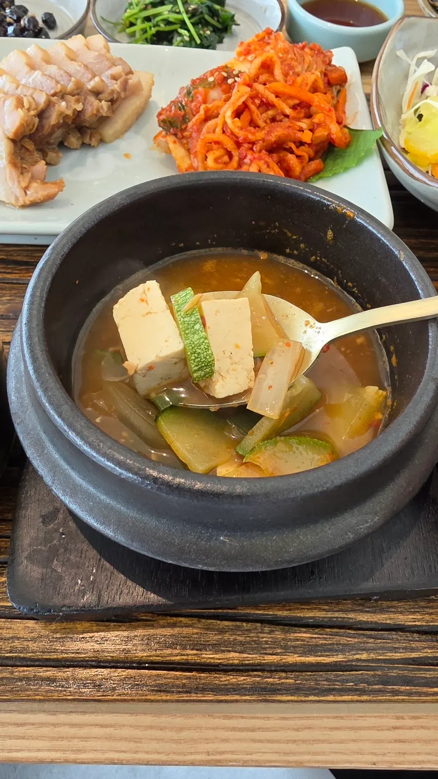酱煮黑豆和拌菜等配菜