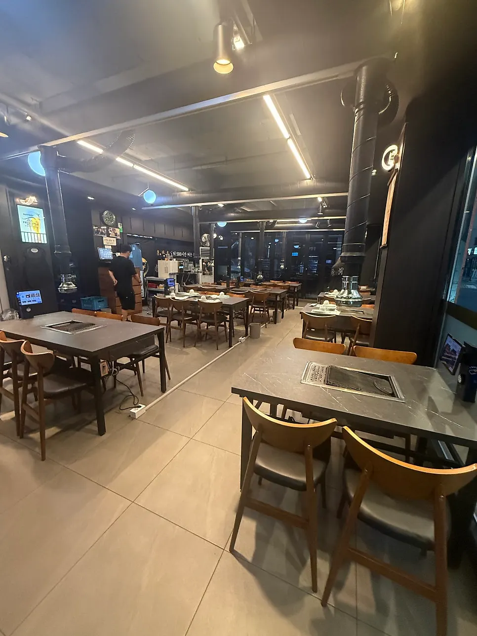 Dining room at Yong Hanu Myeongji Branch