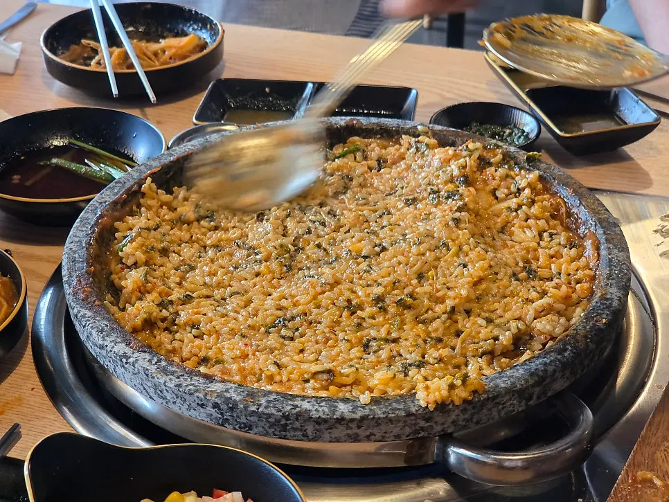돌판 위에서 볶는 볶음밥