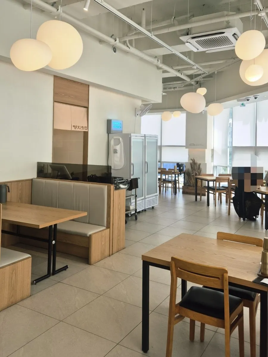Interior view of Myeongji Cheotjip Jangyu Yulha Branch