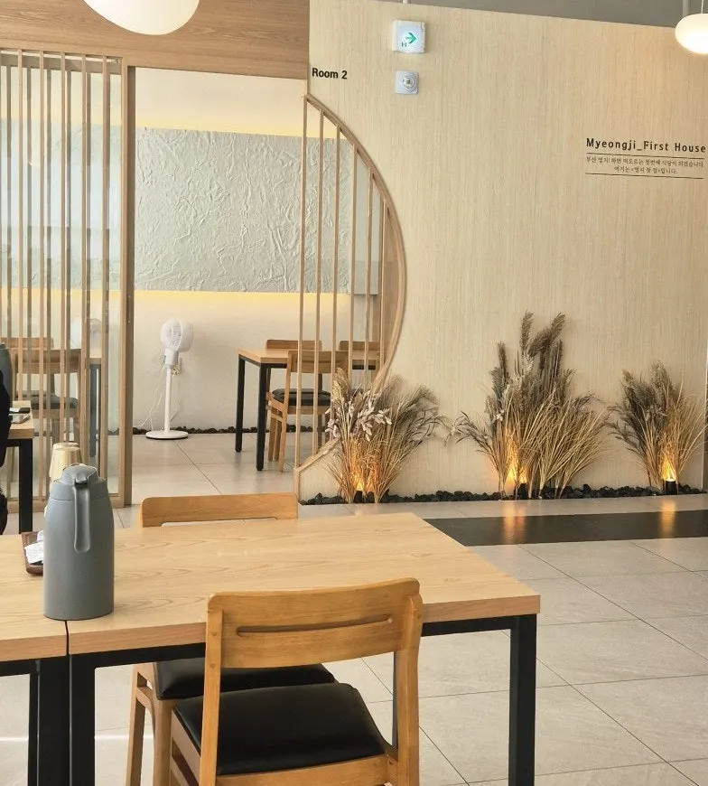 The dining hall with widely spaced seating at Myeongji Cheotjip Jangyu Yulha Branch