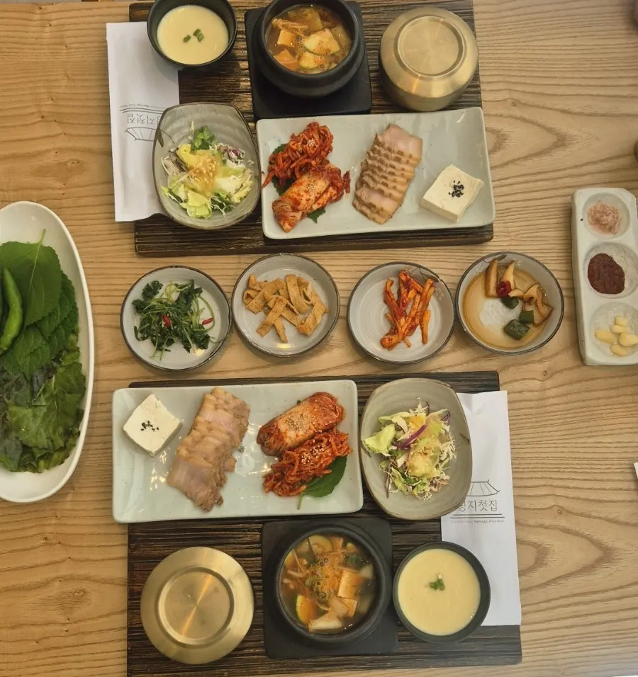 The full bossam set meal spread