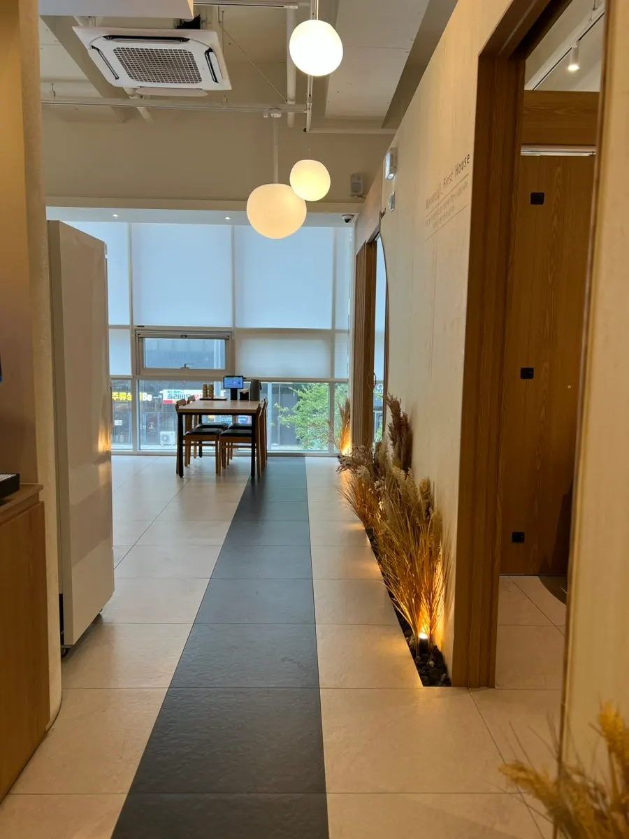 Upscale-looking entrance of Myeongji Cheotjip
