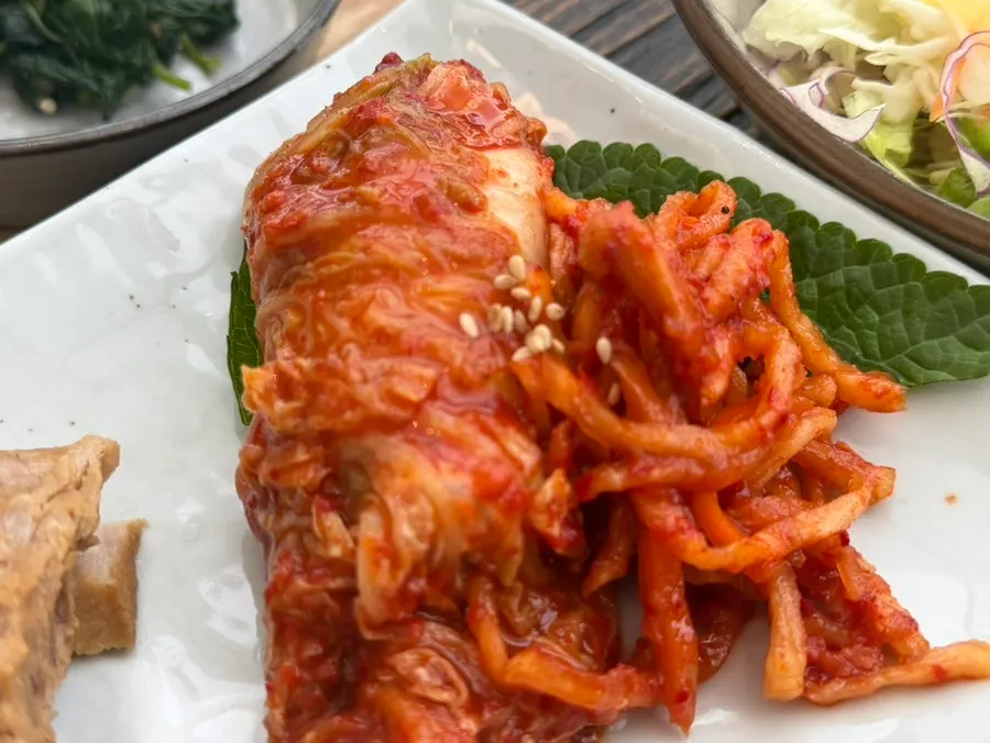 수육과 쌈채소 클로즈업