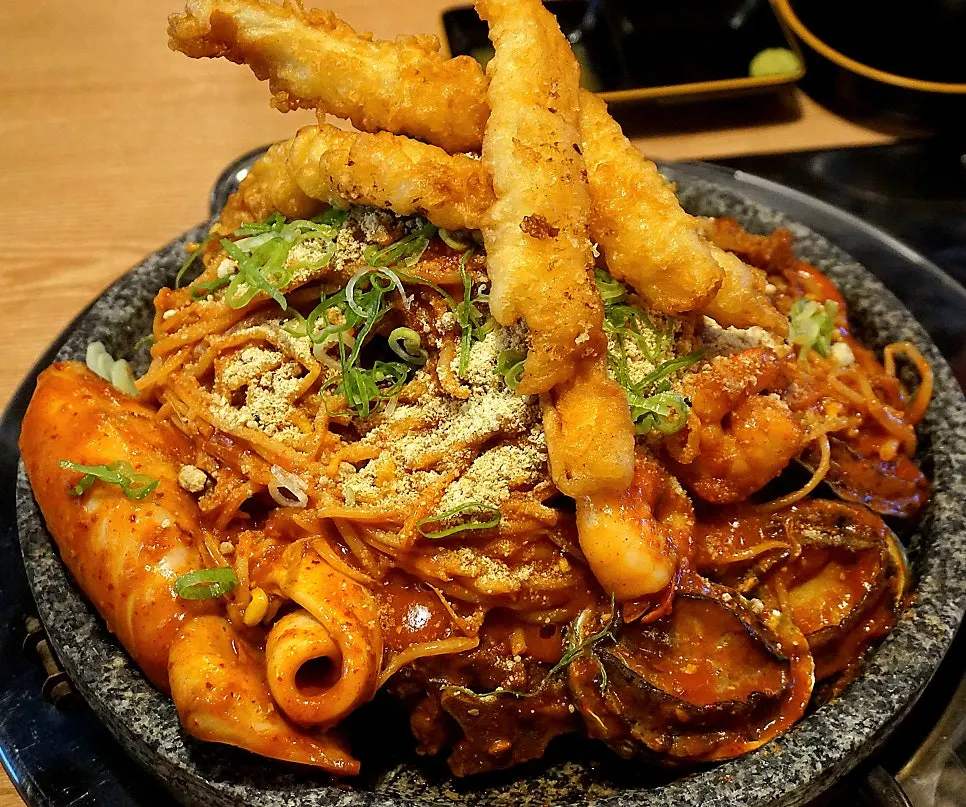 돌판해물뼈찜 3인 한 판