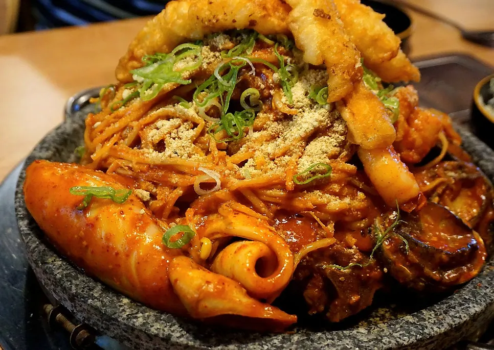 살이 두툼한 돼지 목뼈