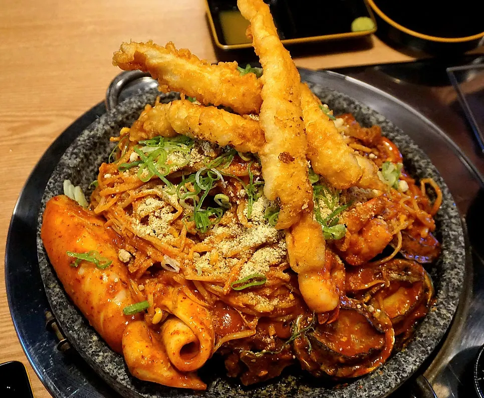 돌판에 볶아낸 볶음밥