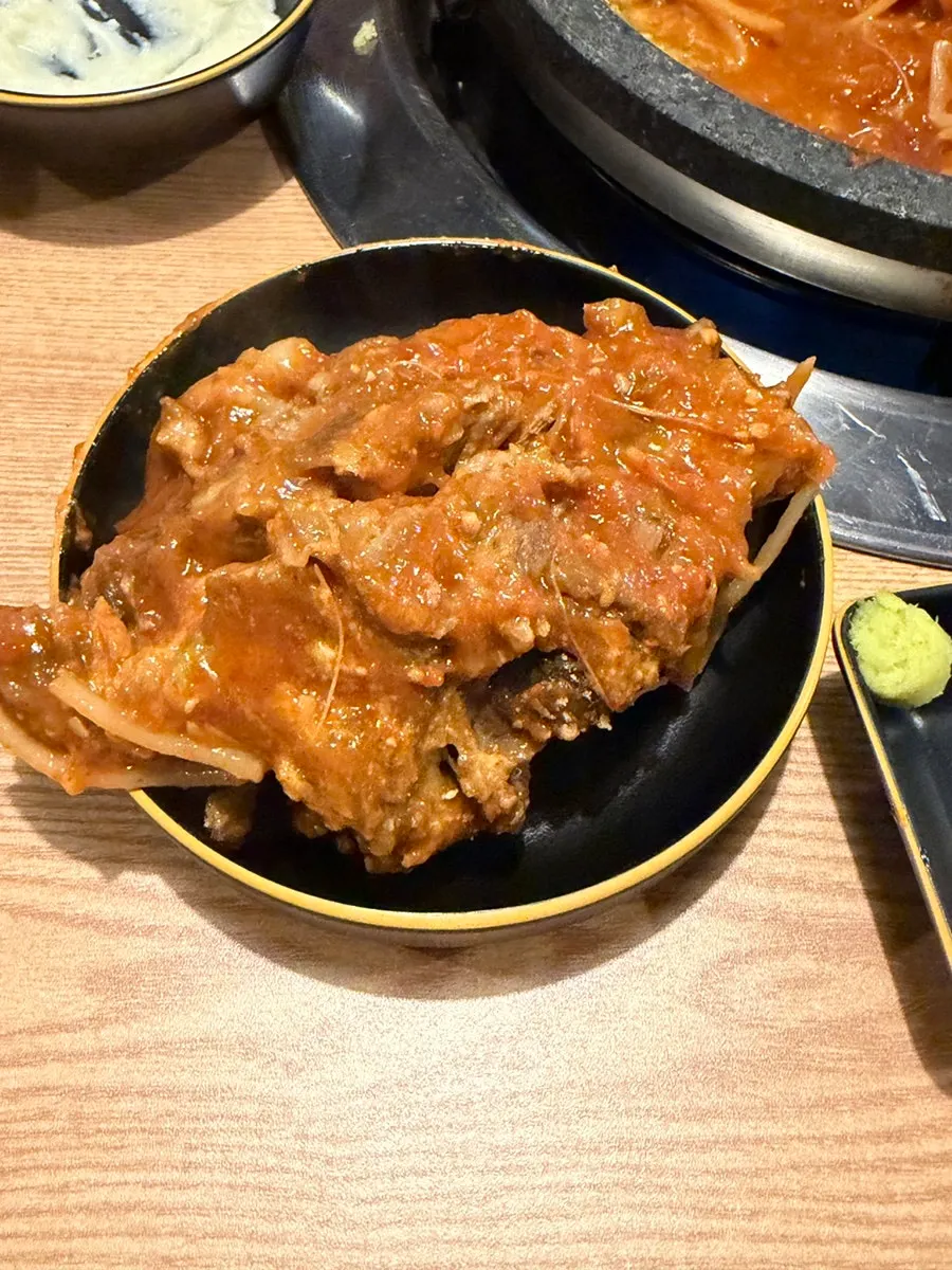 Pork bone jjim in hot stone seafood pork bone jjim