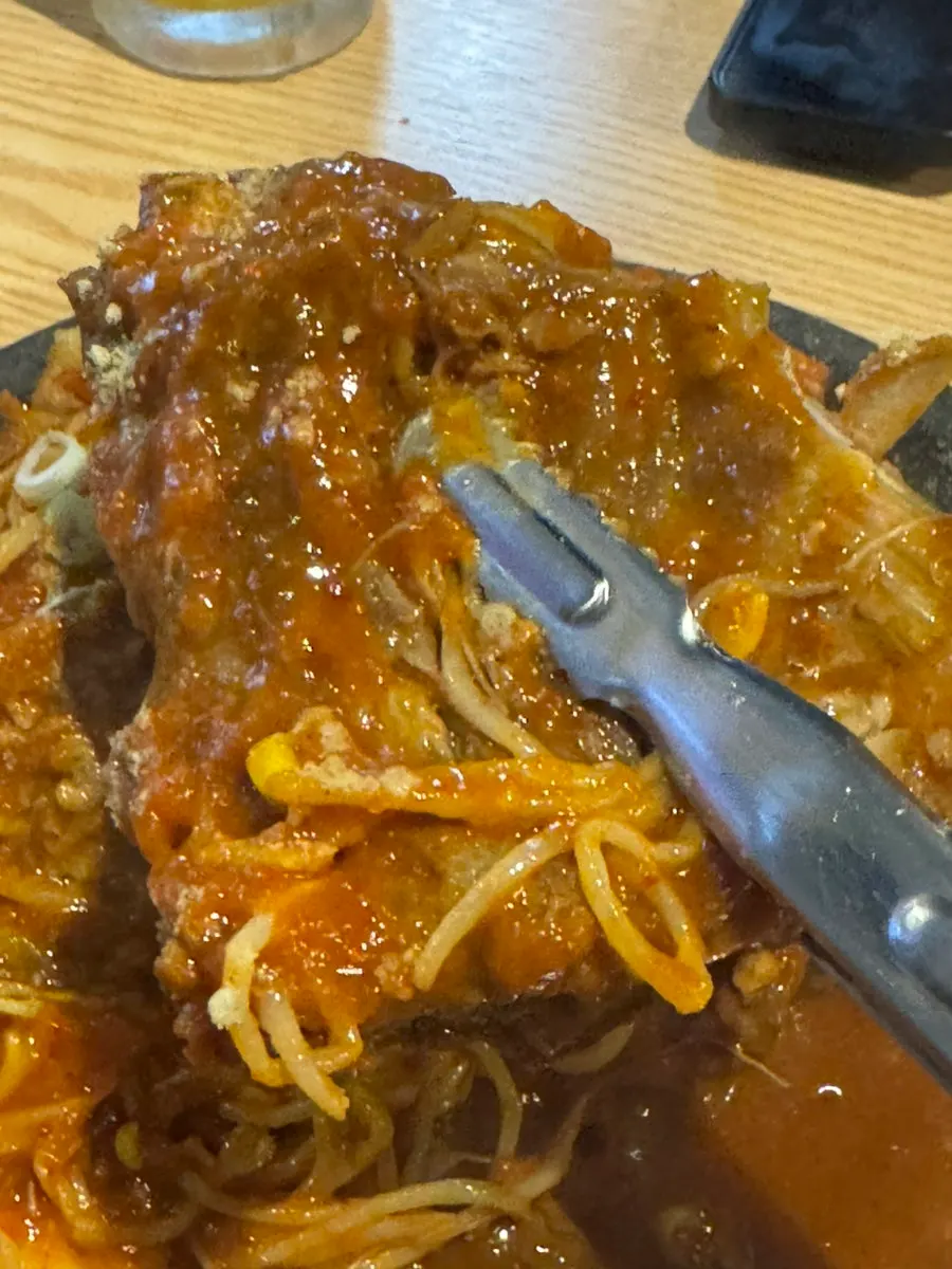 Hot-plate seafood pork bone jjim with bean sprouts and seafood