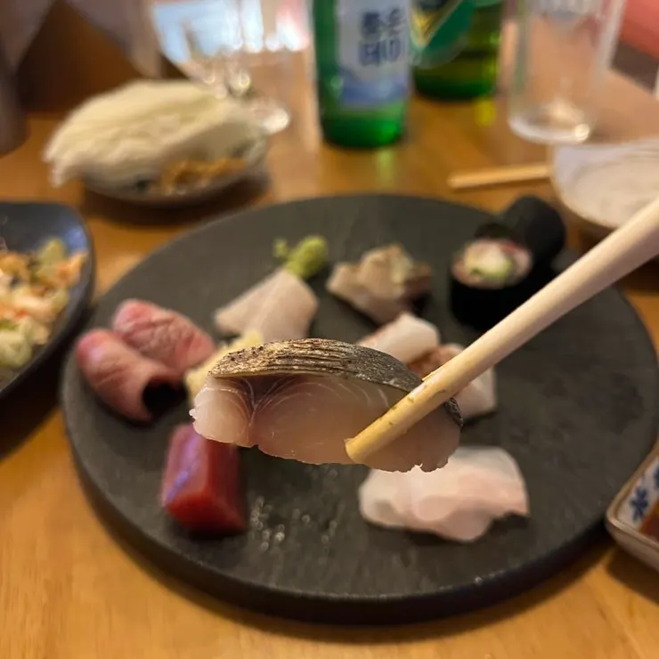 두툼하게 썰린 제철 회