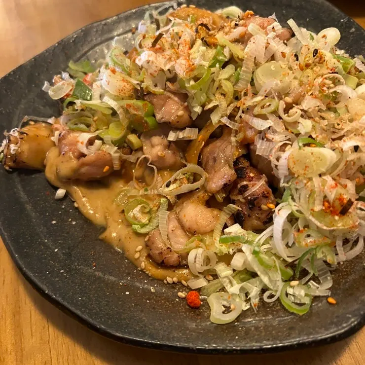 노릇하게 구운 닭목살 속살