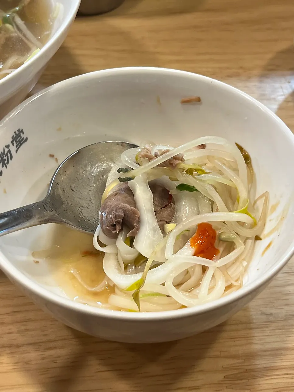 핫소스와 해선장 소스를 곁들인 앞접시