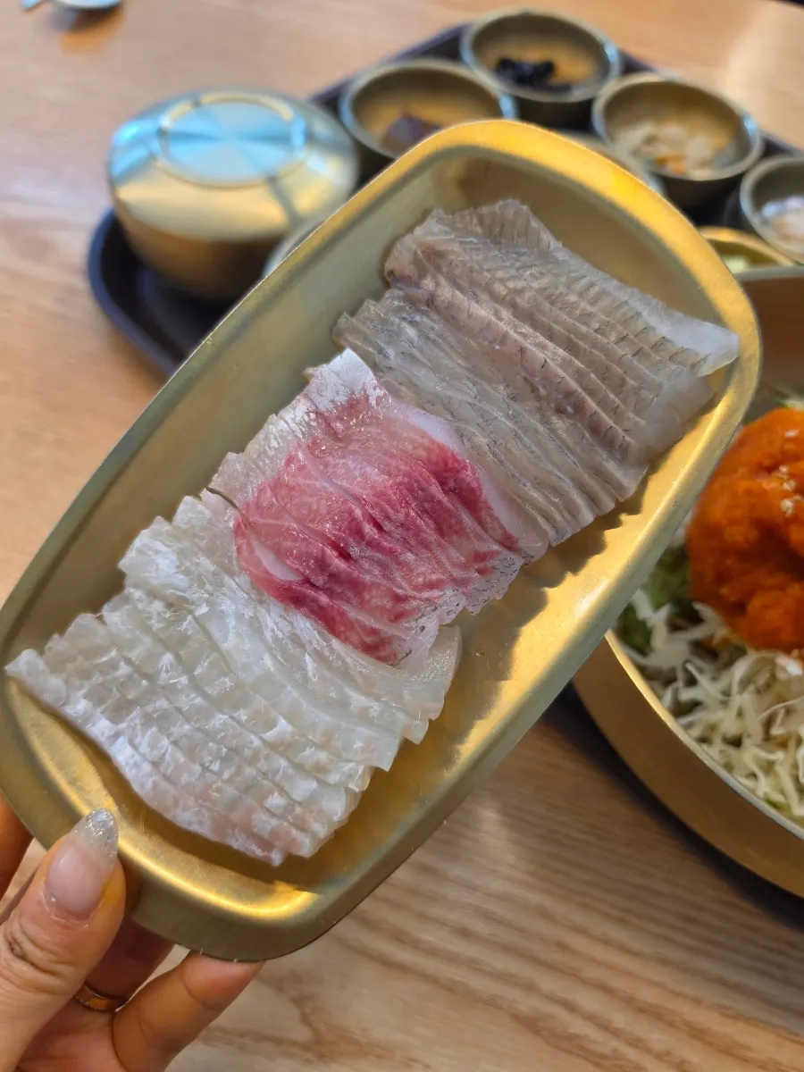 다랑어·도다리·멸치 3종 회 접시
