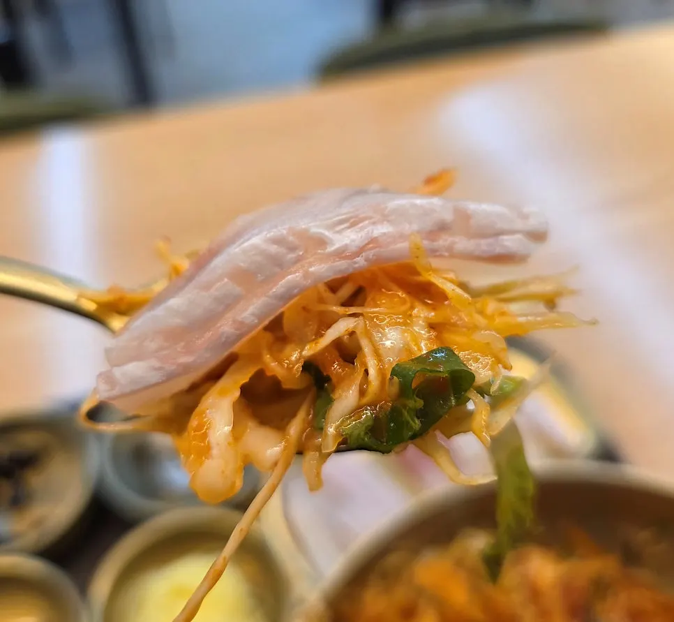Sashimi placed on top of mulhoe vegetables