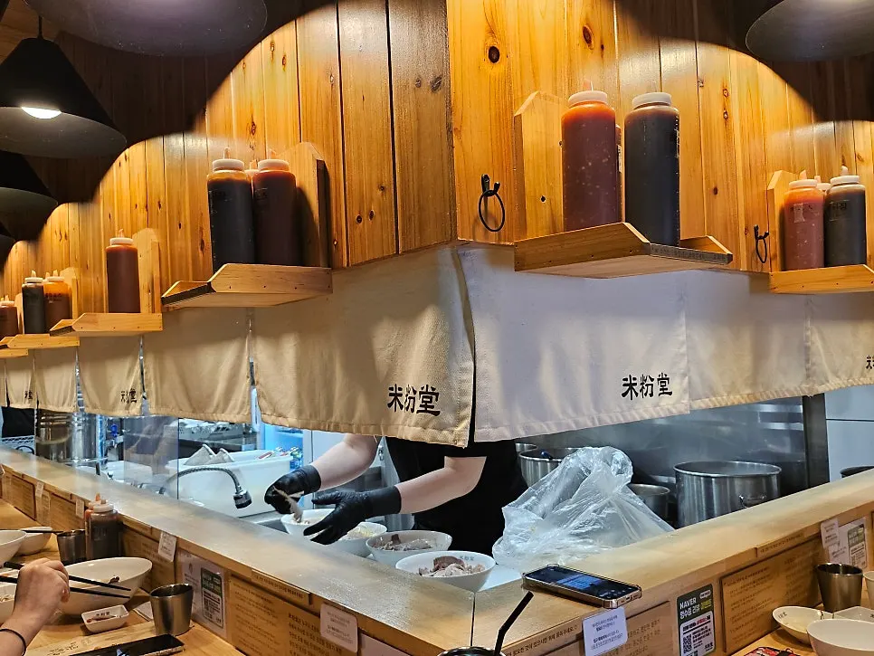 Bar-table seating at Mibundang Myeongji Branch