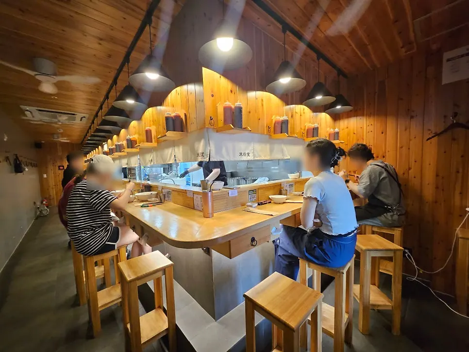 Seating layout that's great for solo dining at Mibundang Myeongji Branch