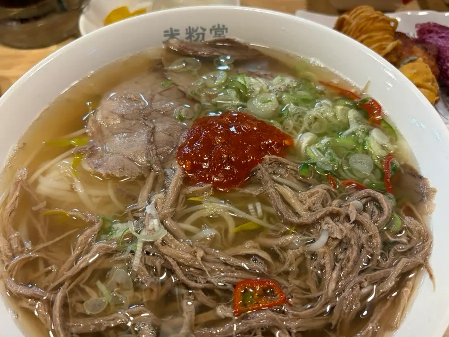 Chadol-yangji pho with added spicy sauce and onion